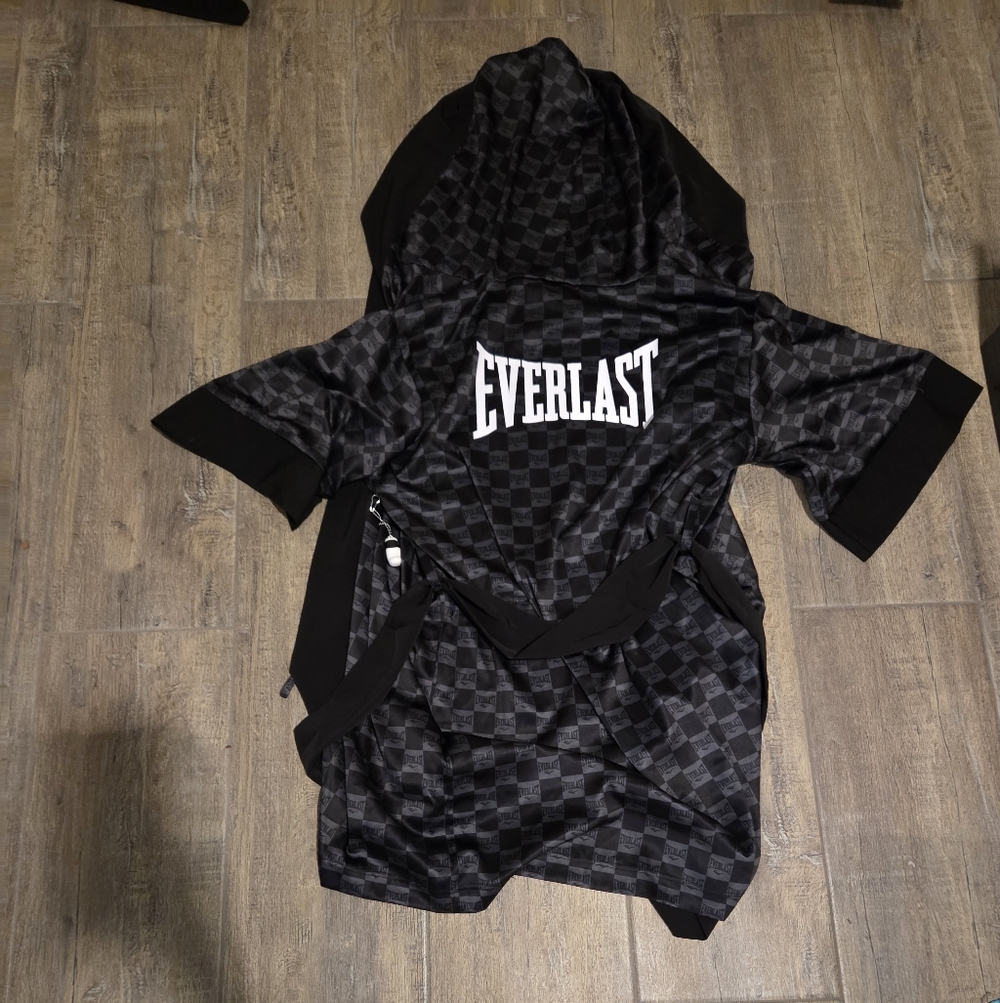 Everlast Checkered Robe